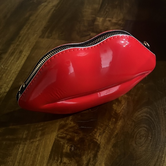 Lips purse - Picture 6 of 6